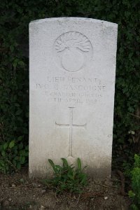 St. Hilaire Cemetery Frevent - Gascoigne, Ivo Clifton