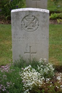 St. Hilaire Cemetery Frevent - Lunn, Charles Victor