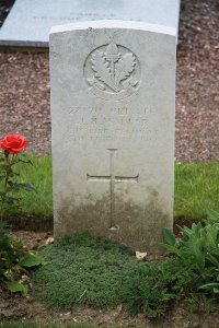 St. Hilaire Cemetery Frevent - Walker, J H