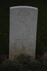 Englebelmer Communal Cemetery Extension - Farren, T E