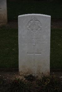 Englebelmer Communal Cemetery Extension - Hood, Oswald