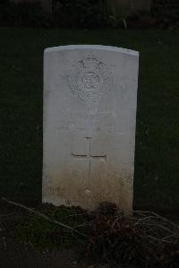 Englebelmer Communal Cemetery Extension - Hutt, John Winzer