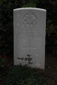 Englebelmer Communal Cemetery Extension - Saunders, Harold George