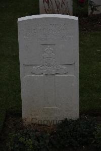 Englebelmer Communal Cemetery Extension - Thompson, Laurence Edward