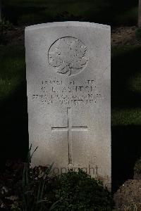 Ypres Reservoir Cemetery - Ashton, G E