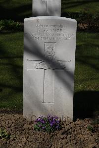 Ypres Reservoir Cemetery - Barnes, R