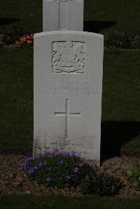 Ypres Reservoir Cemetery - Barrow, T E