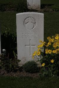 Ypres Reservoir Cemetery - Burton, E B