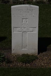 Ypres Reservoir Cemetery - Cook, T