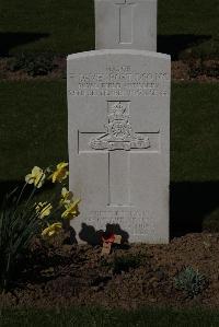 Ypres Reservoir Cemetery - Davenport, F