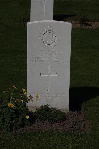 Ypres Reservoir Cemetery - Dennis, Thomas