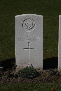 Ypres Reservoir Cemetery - Finn, P