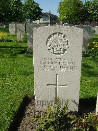 Ypres Reservoir Cemetery - Furniss, Edward Robert