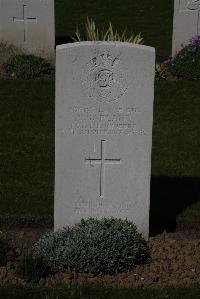 Ypres Reservoir Cemetery - Garland, Clifford