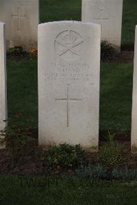 Ypres Reservoir Cemetery - Hand, S