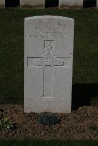 Ypres Reservoir Cemetery - Hoskins, Ernest Whitfield