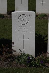 Ypres Reservoir Cemetery - Hurst, W