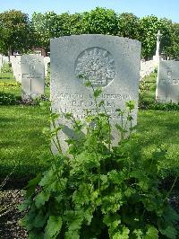 Ypres Reservoir Cemetery - James, Robert Francis