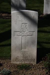 Ypres Reservoir Cemetery - Jones, Ernest Remington