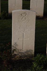 Ypres Reservoir Cemetery - Jones, R