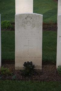 Ypres Reservoir Cemetery - Leach, W J