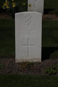 Ypres Reservoir Cemetery - Lee, J