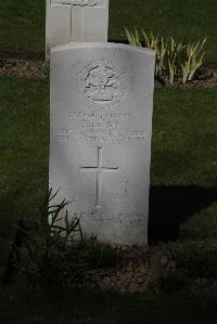 Ypres Reservoir Cemetery - Leigh, R