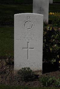 Ypres Reservoir Cemetery - Lewns, R