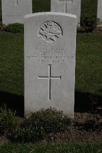 Ypres Reservoir Cemetery - Lissemore, S