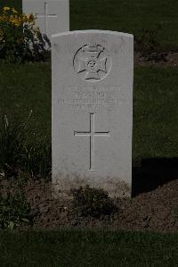 Ypres Reservoir Cemetery - Lynch, N