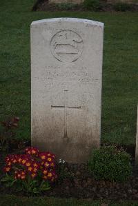 Ypres Reservoir Cemetery - Lynch, R G