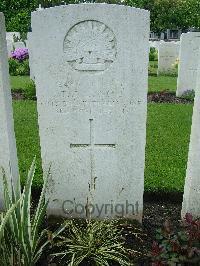 Ypres Reservoir Cemetery - Lynch, T J