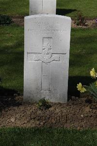 Ypres Reservoir Cemetery - Lyons, T