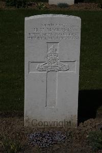 Ypres Reservoir Cemetery - MacRosty, Henry Hugh