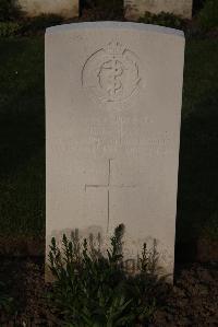 Ypres Reservoir Cemetery - Max, T E