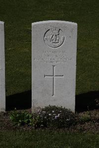 Ypres Reservoir Cemetery - Mowbray, J