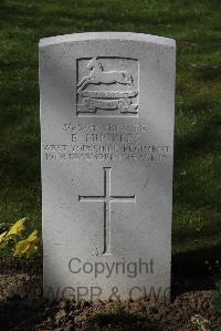 Ypres Reservoir Cemetery - Muckles, Bertie