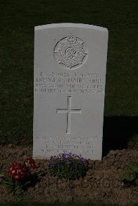 Ypres Reservoir Cemetery - Orr, Douglas Nairn