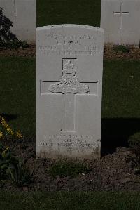 Ypres Reservoir Cemetery - Pugh, Ernest