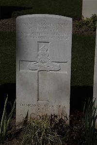 Ypres Reservoir Cemetery - Rowley, C