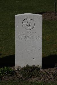 Ypres Reservoir Cemetery - Scott, W