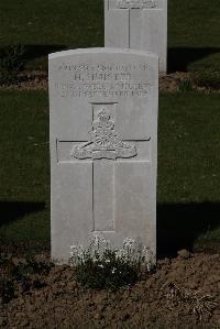 Ypres Reservoir Cemetery - Simister, H