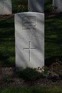 Ypres Reservoir Cemetery - Straits, J