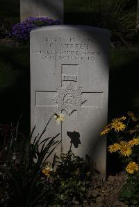 Ypres Reservoir Cemetery - Street, C