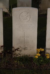 Ypres Reservoir Cemetery - Taylor, Howard