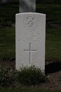 Ypres Reservoir Cemetery - Temple, C W