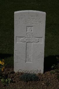 Ypres Reservoir Cemetery - Thompson, T H