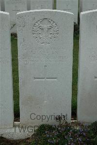 Bailleul Communal Cemetery Extension (Nord) - Allan, H