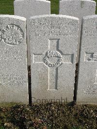 Bailleul Communal Cemetery Extension (Nord) - Andrews, James