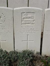 Bailleul Communal Cemetery Extension (Nord) - Archer, J W